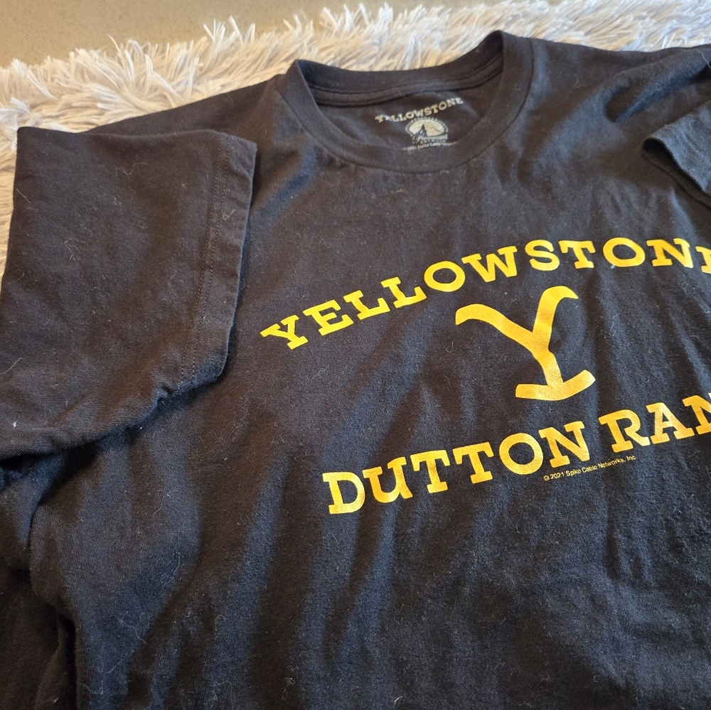 Yellowstone Dutton Ranch Size Large - Picture 6 of 8
